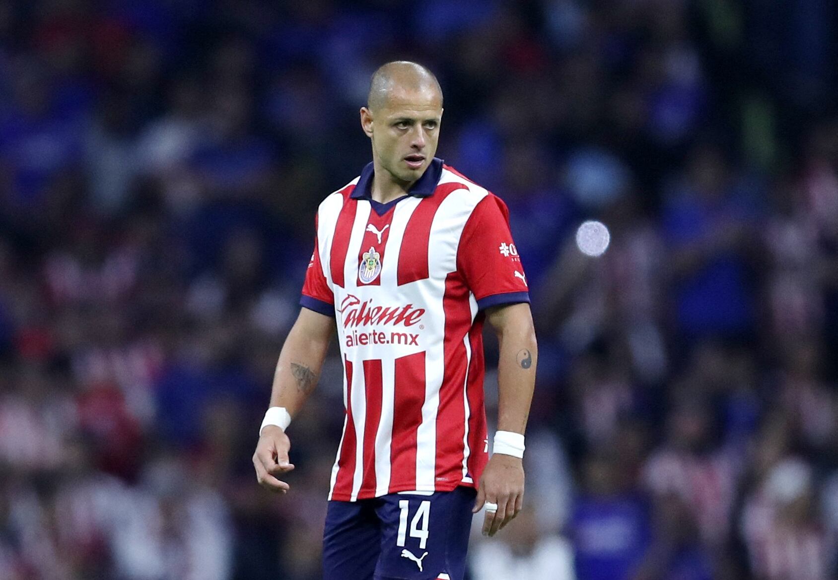Javier Mier dejó en Chicharito la decisión de irse o seguir con Chivas (REUTERS/Raquel Cunha)