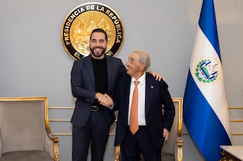 Nayib Bukele participó en la firma del acuerdo que incorpora a Air Europa a la conectividad aérea de El Salvador con una ruta directa entre San Salvador y Madrid desde diciembre./ (Casa Presidencial)