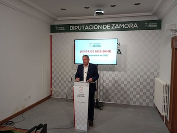 08/11/2023 El presidente de la Diputación de Zamora, Javier Faúndez, en rueda de prensa.
POLITICA