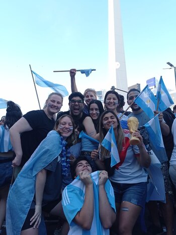Emilia festejó en el Obelisco
