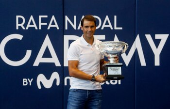 Rafa llevó el reciente trofeo a su academia en Mallorca donde alberga un museo personal (Foto: Reuters)