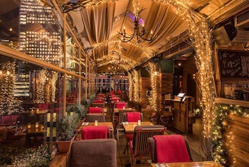 Una terraza cubierta y climatizada