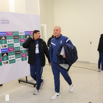 Así fue la llegada del cuadro local al estadio - crédito @ALOROBAH_EN / X