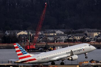 Algunos de los reportes de falsa alarma, dados por los vuelos comerciales, provenían de American Eagle (REUTERS/Eduardo Munoz)