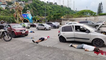 Los asesinados quedaron tendidos en