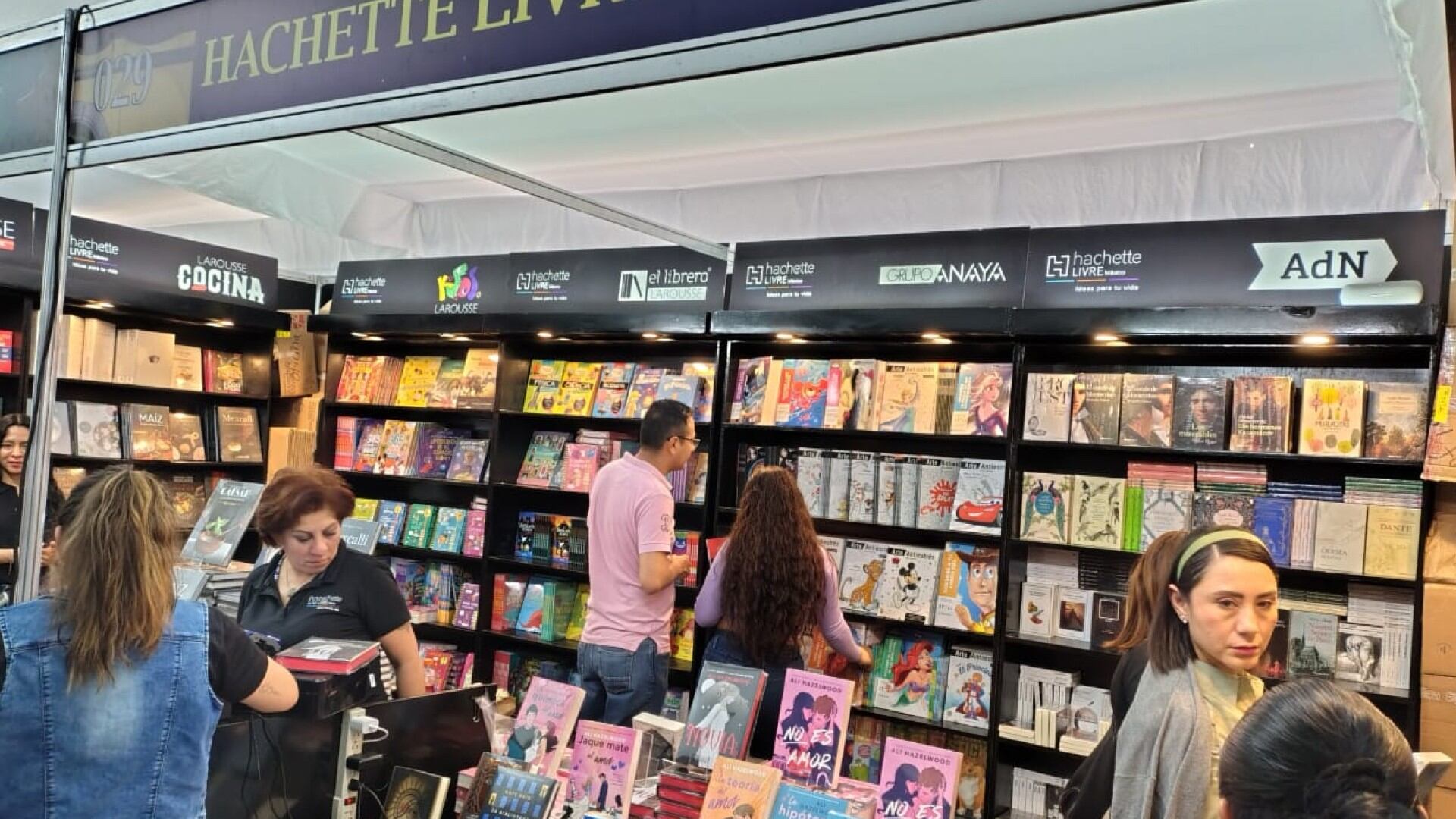 Presentaciones editoriales,conversatorios, charlas, exposiciones, entre otras cosas tendrá la FILCO 2026. Foto: Omar Martinez/Infobae Mèxico.