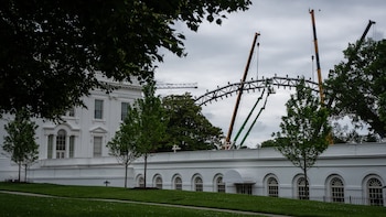La arena temporal de la UFC comienza a tomar forma en el jardín de la Casa Blanca