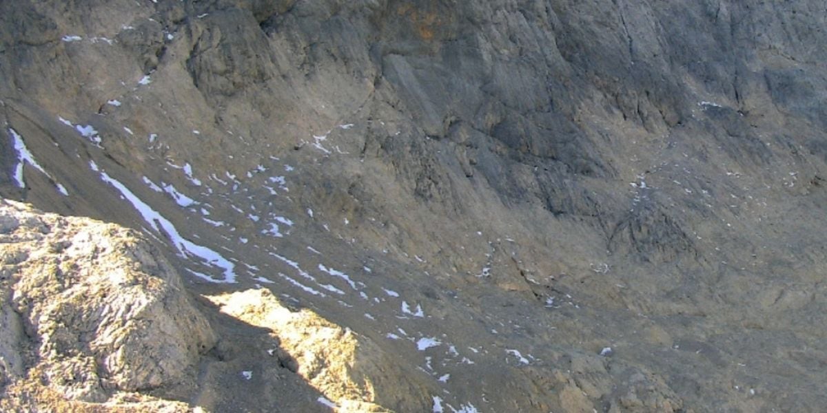 Imágenes tomadas a mediados de octubre confirmaron la desaparición del hielo superficial en el principal glaciar de Eslovenia (Anton Melik Geographical Institute)