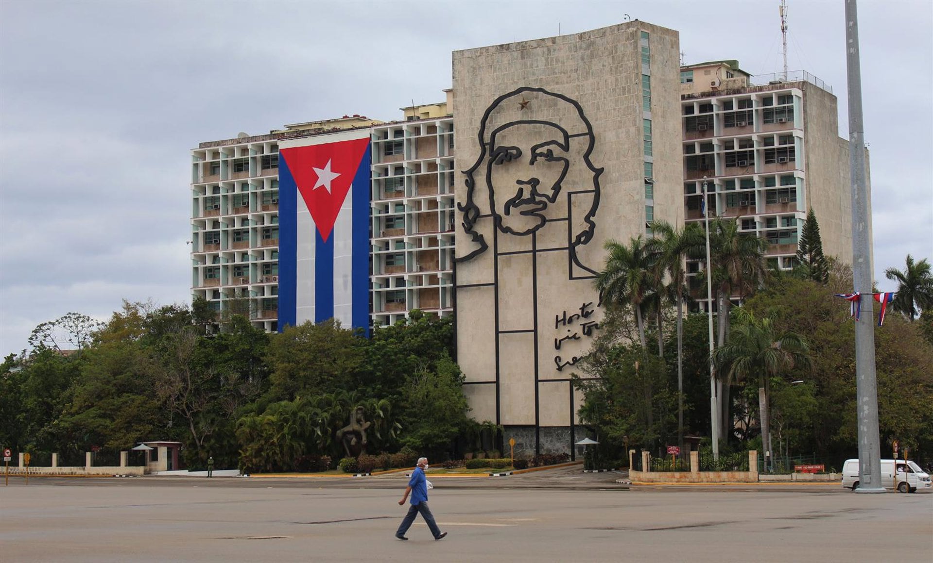La OFAC emitió la Licencia General 4A para permitir operaciones de misiones diplomáticas y consulares de terceros países en Cuba pese a las sanciones. (Guillermo Nova/dpa)