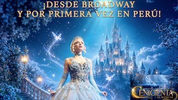 Mujer con vestido celeste y corona, un castillo, mariposas luminosas, árboles y una escalera. Texto: "¡DESDE BROADWAY Y POR PRIMERA VEZ EN PERÚ!" y logo Cenicienta