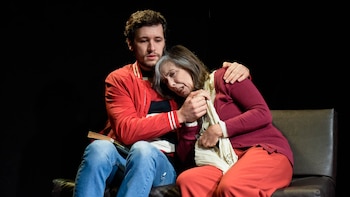 Obra de teatro "Oliva" + Dra Lucia Crivelli y Otros