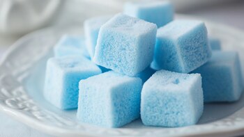 Prepara bombones azules ricos en