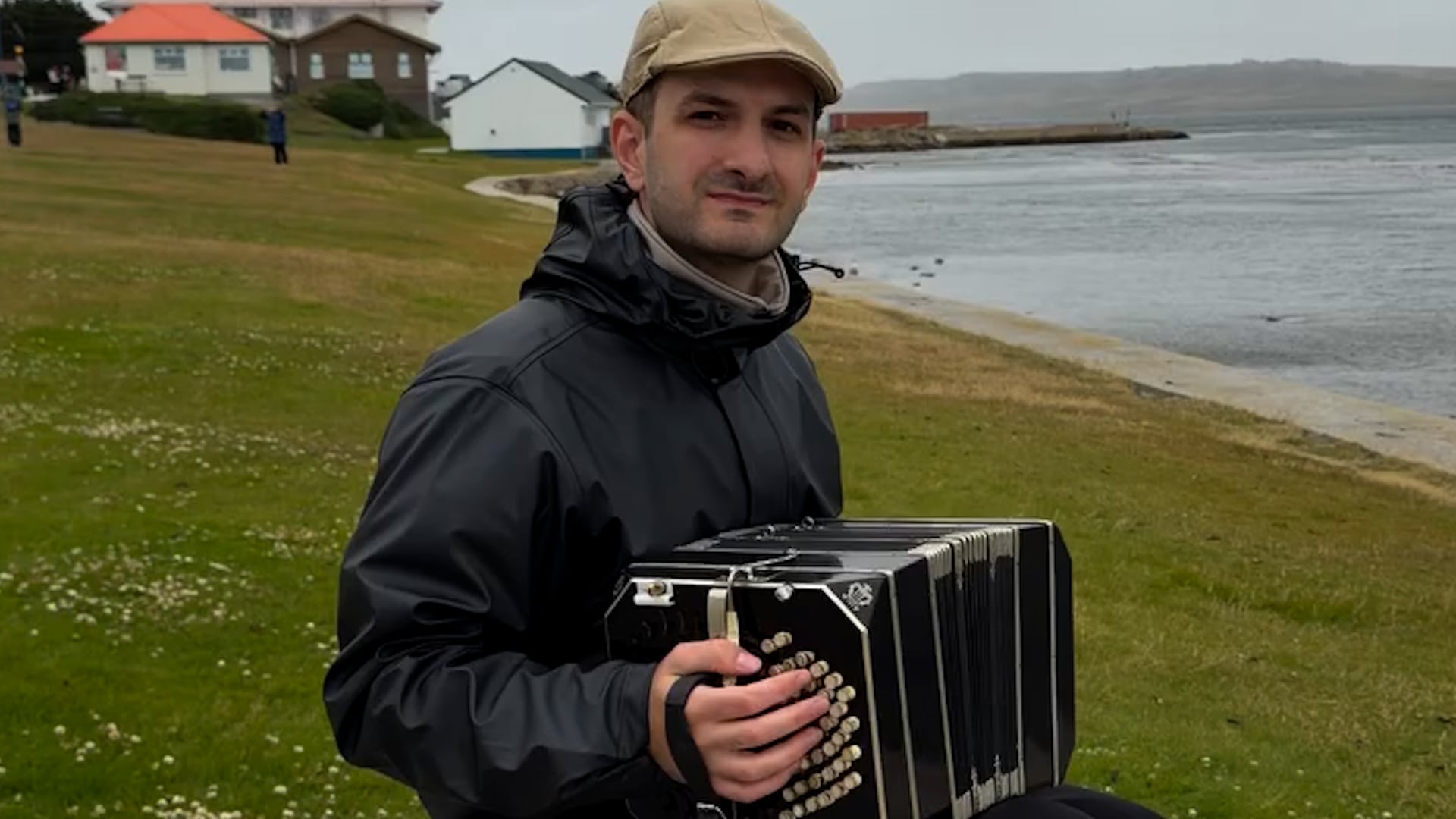 El músico bahiense Alejandro Pereyra compartió su performance en Instagram @alejandropereyra_