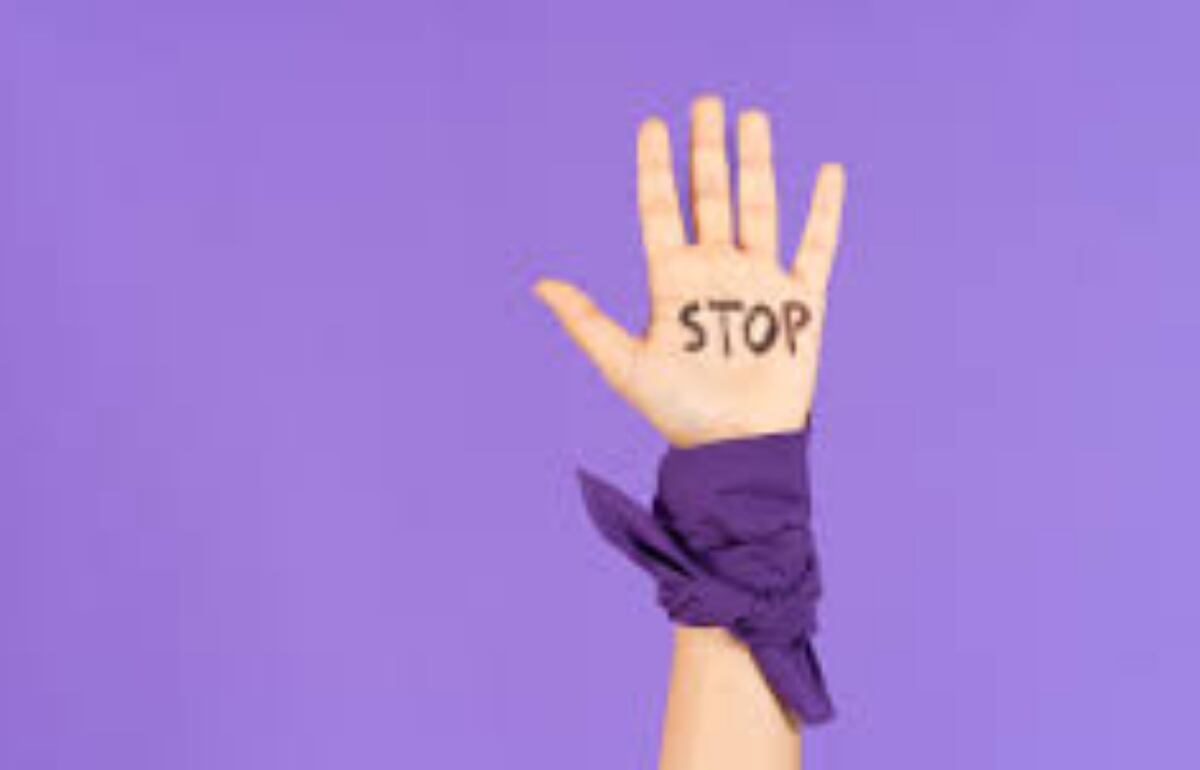 La OMS denuncia que en 2022 sólo un 0,2% de la ayuda global al desarrollo se dirigió a programas para combatir la lucha contra la violencia que sufren las mujeres. - crédito IRG