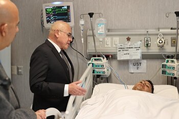 Ernesto Álvarez reaparece como Presidente