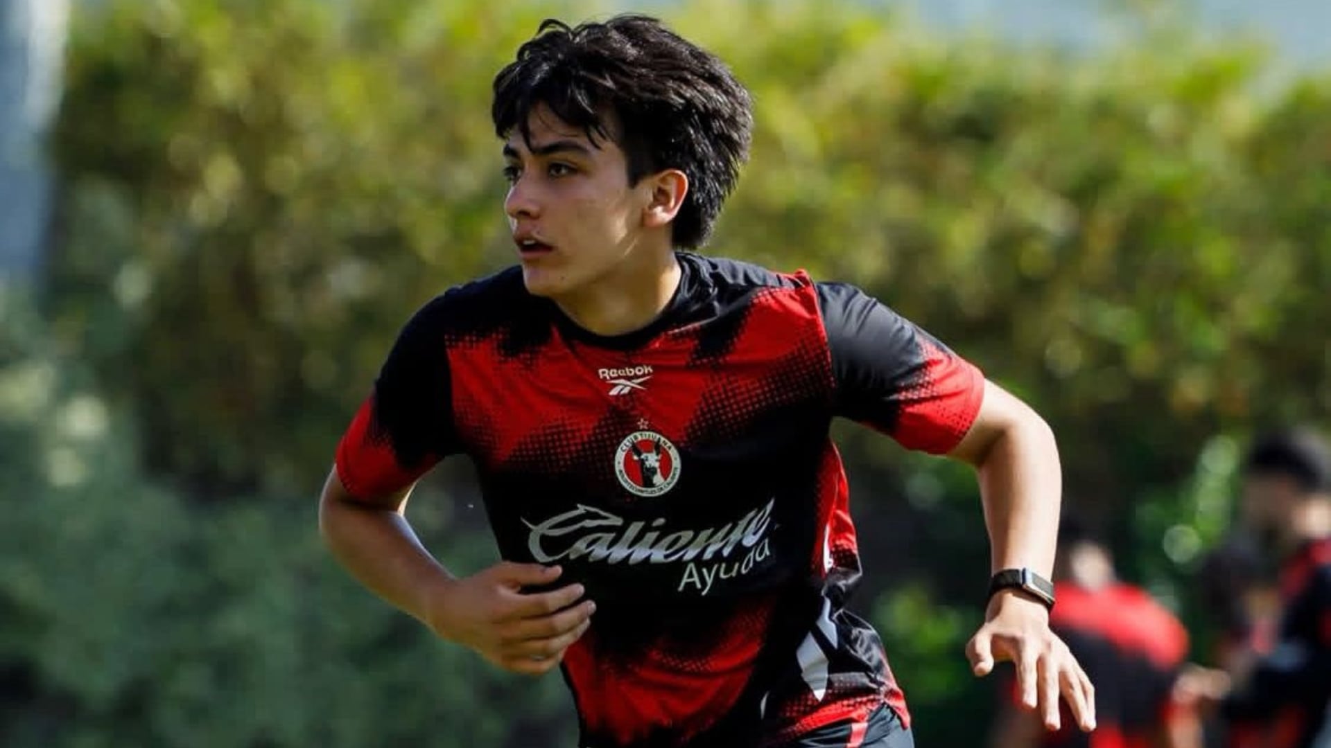 El mediocampista retomaría su puesto luego de superar la pubalgia que lo mantuvo 79 días fuera, impulsando a los Xolos de Tijuana en la recta final del Clausura 2026. (Instagram/ @gil_morita)