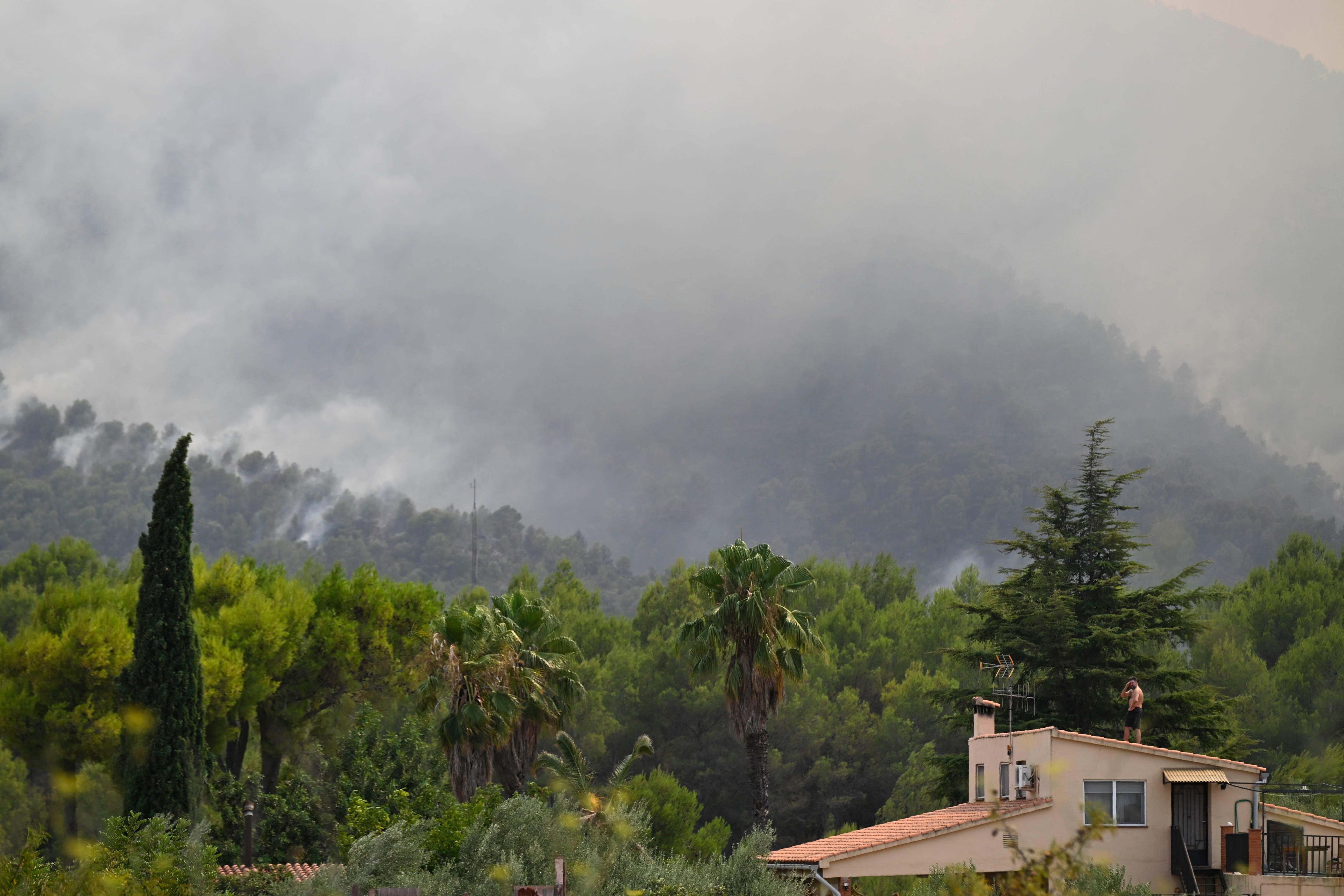 Vista general en Onda (Castellón), uno de los municipios afectados por el incendio declarado el pasado sábado en la Vall d'Uixó. (EFE/Andreu Esteban)