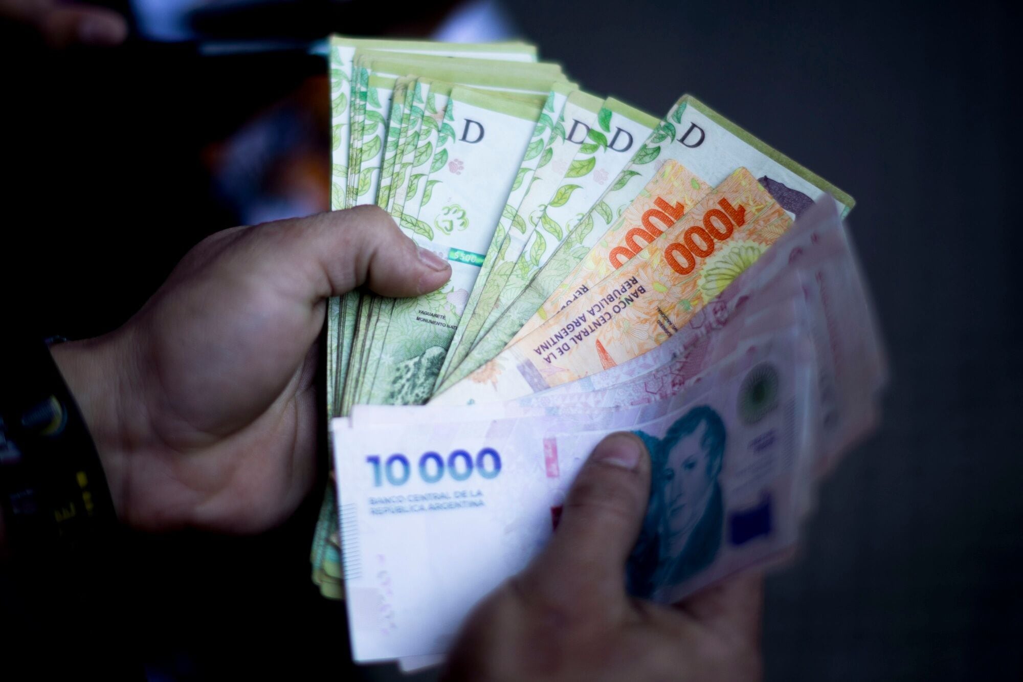 Diciembre registró el menor crecimiento mensual del año y una caída real frente a noviembre (Bloomberg)