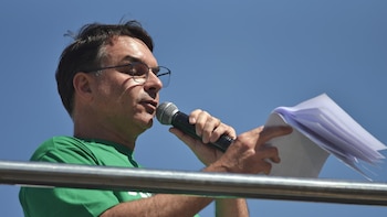 Bolsonaro reafirma a su hijo