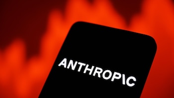Anthropic denuncia una operación masiva de Alibaba para replicar la tecnología de Claude mediante 25.000 cuentas falsas