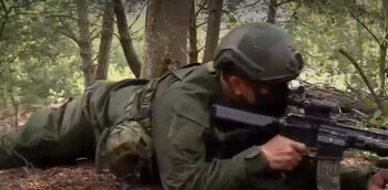 ofensiva armada con fusiles AK-47