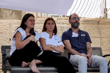 Jonathan Polin (derecha), padre de