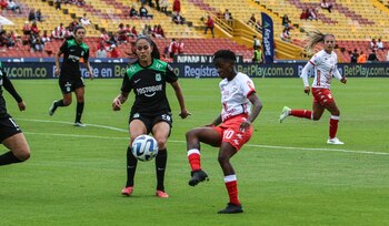 En un buen partido, Santa