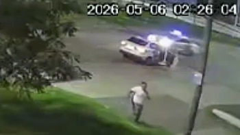 Querían cometer una entradera, se tirotearon con la Policía y chocaron contra un poste de luz: cuatro detenidos