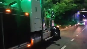 Tres rastras accidentadas bloquean los principales accesos a San Salvador