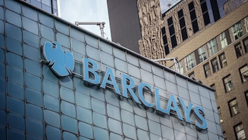 El banco Barclays eliminó 5.000 empleos en su plantilla global mediante un plan de ahorro basado en inteligencia artificial
