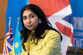 La exsecretaria del Interior Suella