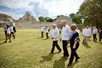 AMLO y Díaz-Canel recorren la