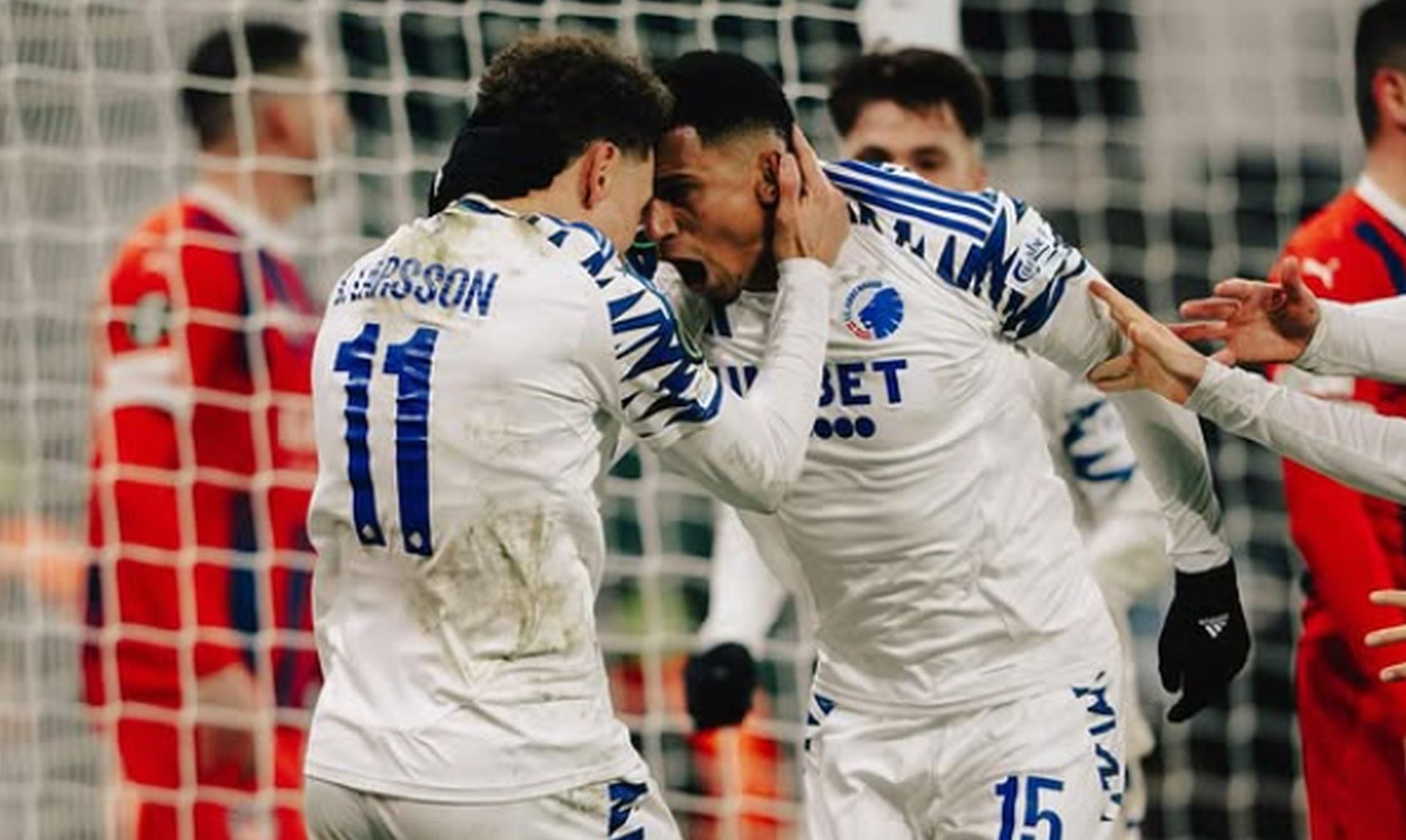 Con el peruano Marcos López como titular durante todo el encuentro, el club danés se impuso 2-1 en casa y selló el pase tras el 3-3 de la ida en Ucrania (F.C. København)
