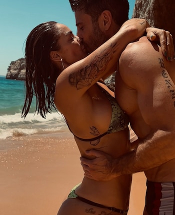 Claudia Fernández y su pareja