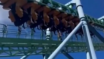 Susto en el Parque de La Costa: falló una montaña rusa y las personas quedaron colgadas durante 20 minutos