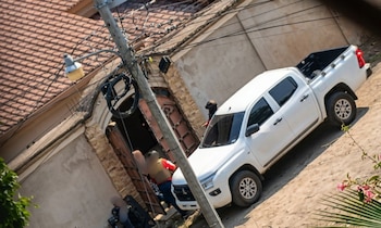 Autoridades investigan a la estructura criminal que atacó a los agentes durante el allanamiento. (FOTO:X)