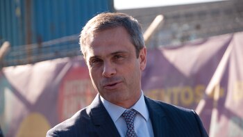 Michel, el director de Aduana,