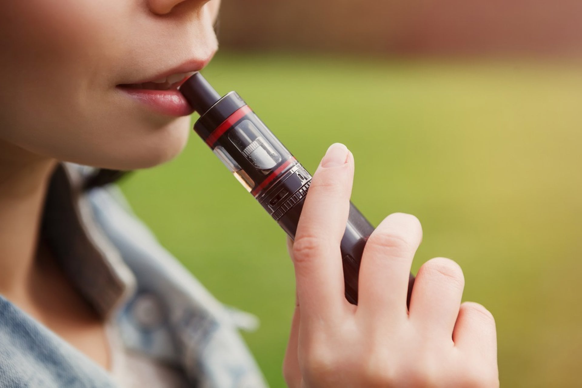 La empresa Glas Inc. obtiene el aval para comercializar vapeadores con sabores a mango, arándano y mentol bajo estrictos controles digitales de edad (Europa Press).