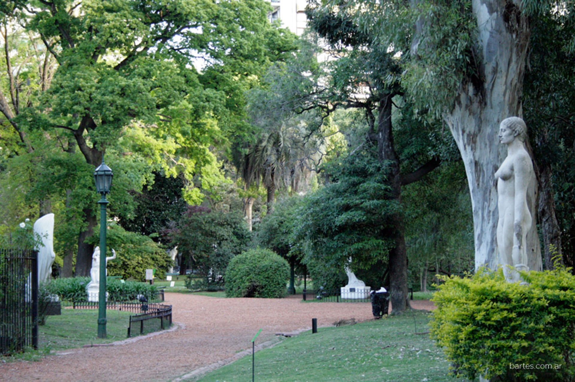El Jardín Botánico, el Ecoparque, las reservas de Costanera Sur y Costanera Norte y el Paseo Náutico por el Riachuelo ofrecerán propuestas de naturaleza, recorridos guiados y actividades recreativas.
