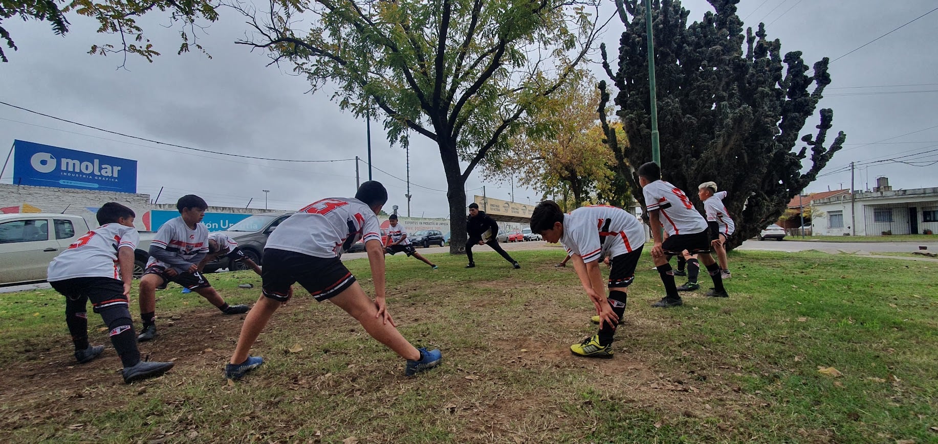 Inspirada en la película Luna de Avellaneda, la experiencia de La Favela fue elegida como ejemplo de espíritu de club de barrio real en Junín.