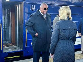 El secretario de Defensa de