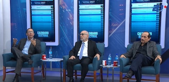 Participantes de un panel analizan los retos del proceso electoral de 2027 en El Salvador, con énfasis en el calendario electoral y las recientes reformas que incluyen la representación de la diáspora (Cortesía Diálogo 21).