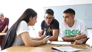 Более 700 000 молодых людей