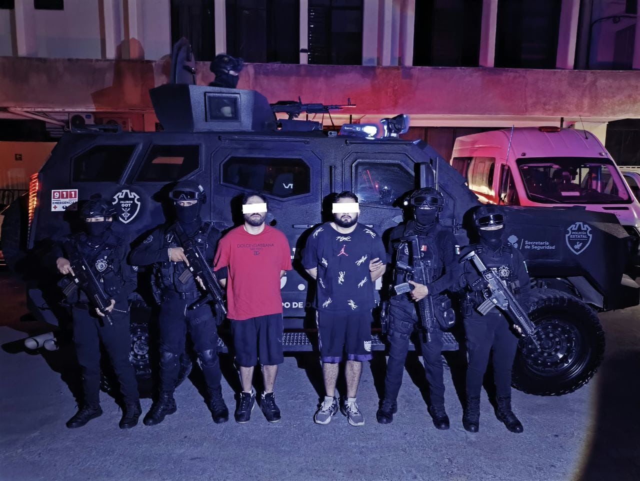 Julián “N”, Eduardo “N” y Sergio “N” tenían órdenes de aprehensión emitidas en octubre de 2025 por un tribunal federal de California por delitos financieros relacionados con criptomonedas. (Crédito: Policía de Jalisco)