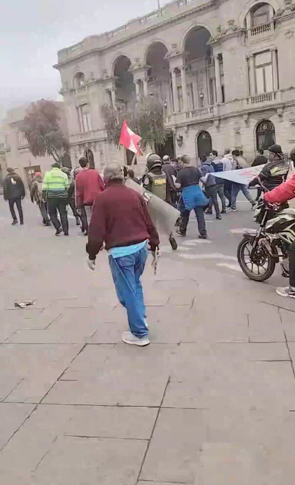 Transportistas llegan a la Plaza San Martín. - Crédito: X / Roger García