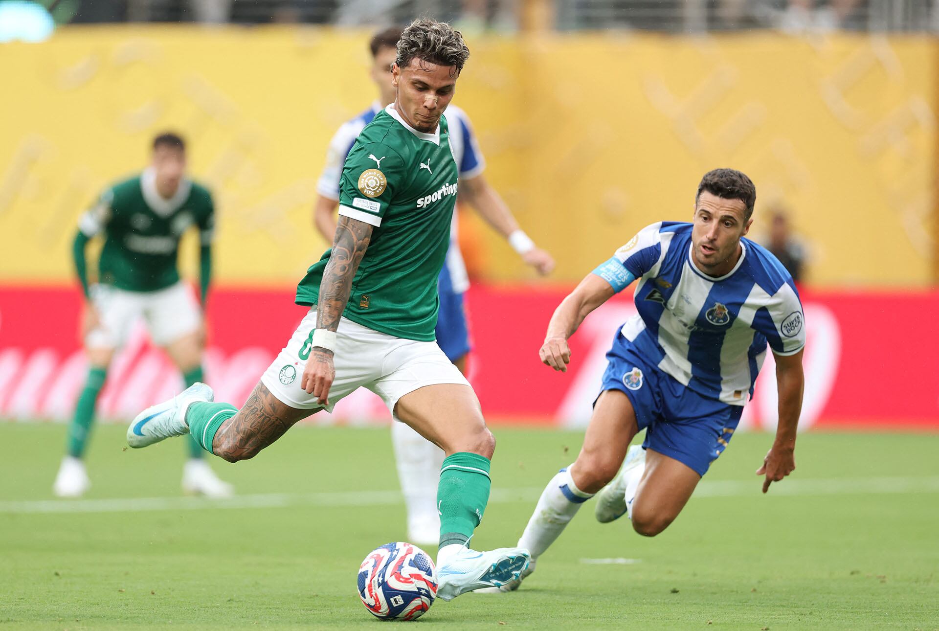 Richard Rios fue titular ante el Porto en el primer juego del Verdao en el Mundial de Clubes, cumpliendo un buen papel - crédito Charly Triballeau/AFP