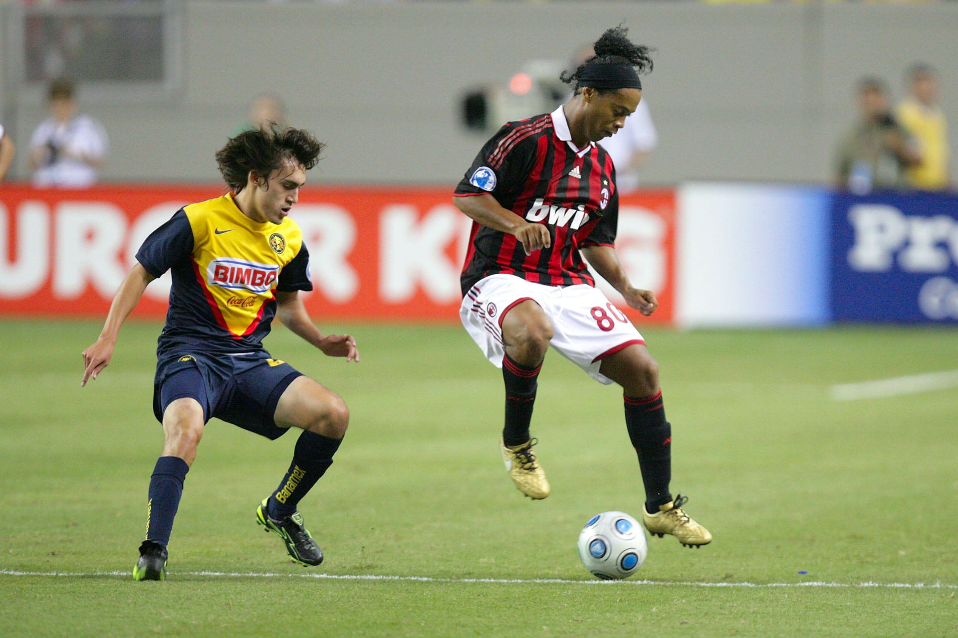 Cada sesión de entrenamiento con Ronaldinho se convirtió en un espectáculo admirado por compañeros y rivales en el AC Milan (The Grosby Group)