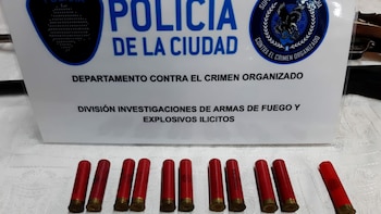 También se incautaron municiones de