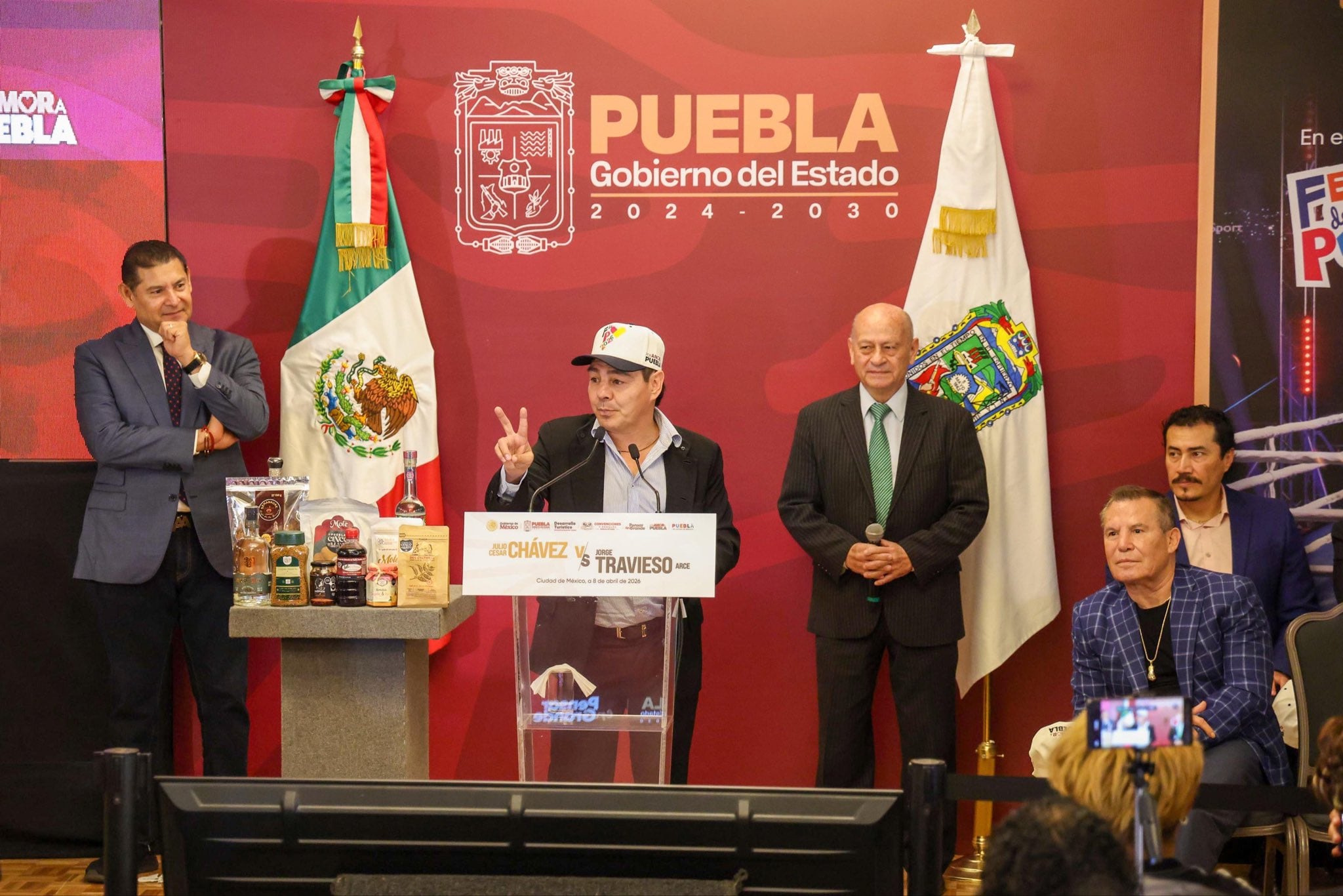 Jorge Arce, campeón mundial en cinco divisiones, expresó que enfrentar a su ídolo nuevamente representa un homenaje y un sueño cumplido para él. (X/ @armentapuebla_)