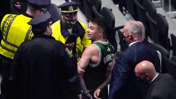 El joven abandonó el estadio